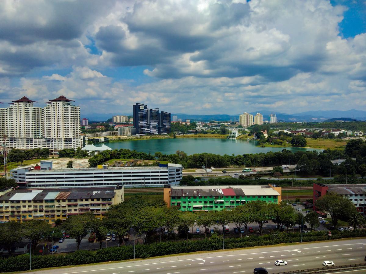 Warih Homestay Seri Kembangan Exterior foto